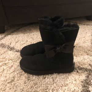 UGG Bailey side bow